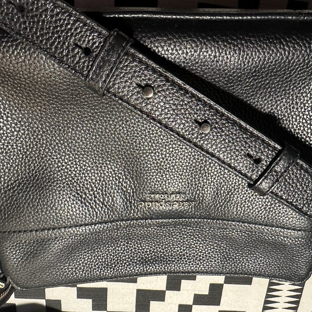 Kate Spade crossbody Black pebbled run around bag adjustable strap - Picture 4 of 8